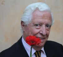 Boris Biancheri e' diplomatico, scrittore, editorialista. E' stato ambasciatore italiano a Tokyo, Londra, Washington; poi a lungo presidente dell'Ansa e della Federazione Italiana Editori Giornali. Oggi e' anche presidente dei Giardini Botanici Hanbury